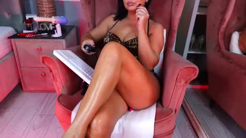 AQueenMonica online show from November 2025 06:30:02 PM