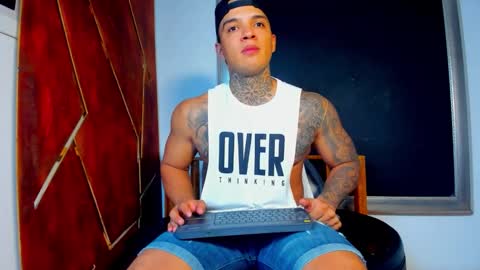 AquilesElpapi online show from November 2025 11:59:01 PM