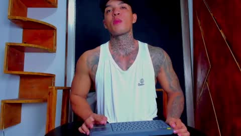 AquilesElpapi online show from April 2026 06:30:01 AM