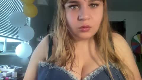 BustyPrincessLeila online show from February 2026 05:22:02 PM