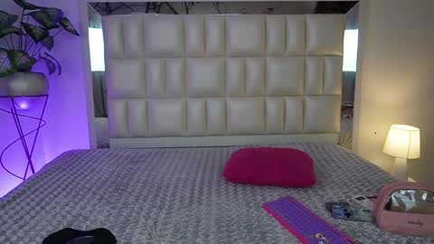 Snapshot of aradia_01 chatting on December 2024 07:04:02 AM online show from December 2024 07:04:02 AM