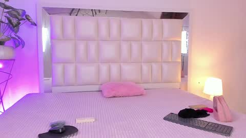 Snapshot of aradia_01 chatting on December 2024 05:44:01 AM online show from December 2024 05:44:01 AM