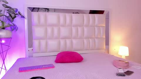 Snapshot of aradia_01 chatting on December 2024 05:33:02 AM online show from December 2024 05:33:02 AM