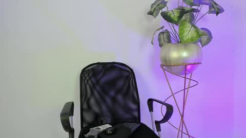 Snapshot of aradia_01 chatting on January 2025 05:20:02 AM online show from January 2025 05:20:02 AM