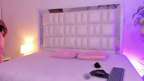 Snapshot of aradia_01 chatting on January 2025 05:10:02 AM online show from January 2025 05:10:02 AM