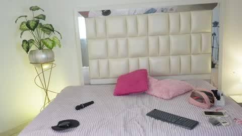 Snapshot of aradia_01 chatting on January 2025 08:36:01 AM online show from January 2025 08:36:01 AM