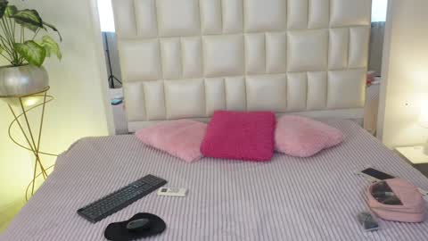 Snapshot of aradia_01 chatting on January 2025 04:18:02 AM online show from January 2025 04:18:02 AM