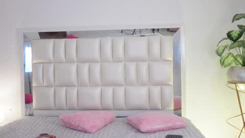 Snapshot of aradia_01 chatting on February 2025 04:48:02 AM online show from February 2025 04:48:02 AM