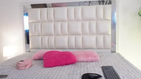 Snapshot of aradia_01 chatting on February 2025 04:50:02 AM online show from February 2025 04:50:02 AM