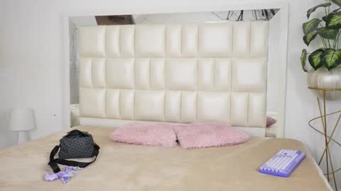 Snapshot of aradia_01 chatting on September 2025 05:30:01 AM online show from September 2025 05:30:01 AM