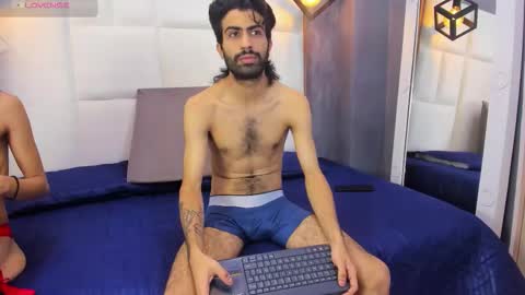 arah_issaa online show from November 2025 10:21:02 PM