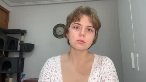 Snapshot of ari_crystal chatting on February 2026 05:22:02 PM ari_crystal online show from February 2026 05:22:02 PM