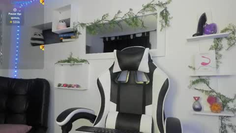 Snapshot of ari_lauren chatting on February 2026 03:46:02 AM ari lauren online show from February 2026 03:46:02 AM