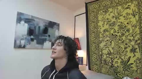 aria y orien  online show from November 2025 10:58:01 AM