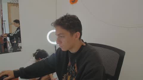 aria_arthur online show from October 2025 02:05:01 PM