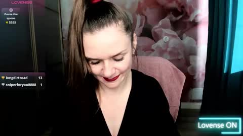 AriaGray online show from November 2025 09:33:01 AM