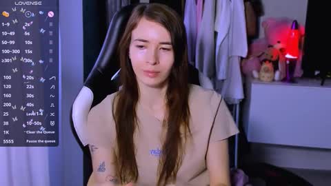 Snapshot of ariamill chatting on October 2025 06:05:01 AM Ari online show from October 2025 06:05:01 AM