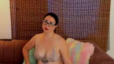 Ariana Cruz online show from July 2026 01:47:01 PM