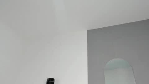 ariana_nix online show from March 2026 08:26:01 PM