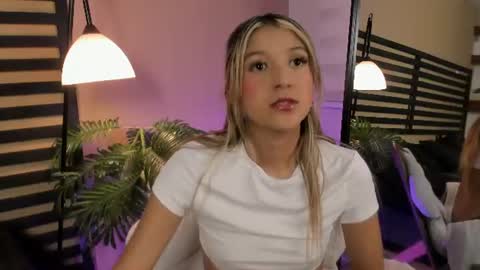 Snapshot of ariana_rosse__ chatting on June 2026 01:52:01 PM Ariana online show from June 2026 01:52:01 PM