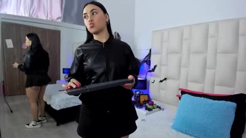  ariana  online show from October 2025 04:29:02 PM