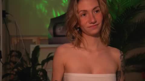 Olivka online show from November 2025 06:44:01 AM