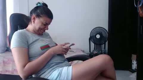 Snapshot of ariannaloovel chatting on May 2026 06:05:01 PM ariannaloovel online show from May 2026 06:05:01 PM