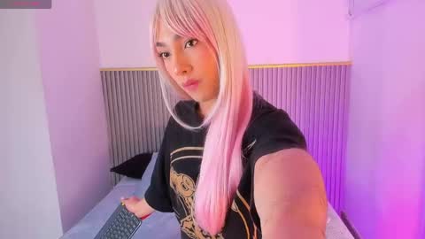 Snapshot of aribloom7 chatting on April 2026 03:45:01 AM Welcome to Ari room online show from April 2026 03:45:01 AM