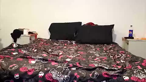 Snapshot of aricsoro69 chatting on November 2025 02:23:01 PM Sophie girard online show from November 2025 02:23:01 PM