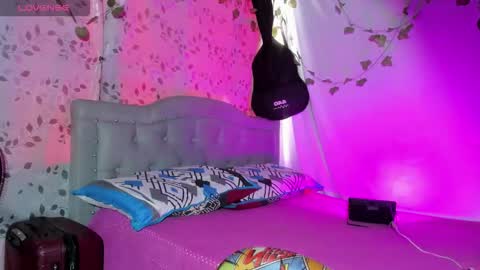 ariel_adan online show from December 2025 12:33:02 PM