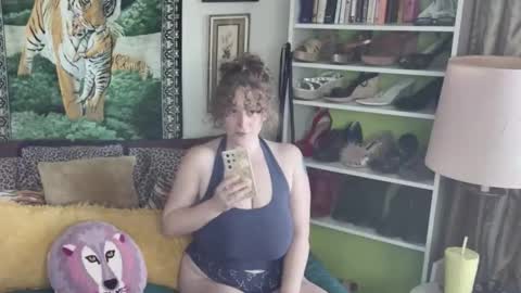 Snapshot of arielabai chatting on November 2025 05:57:01 PM Arielle Ari online show from November 2025 05:57:01 PM