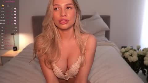 Snapshot of arielbell_ chatting on September 2025 11:23:02 AM Ariel online show from September 2025 11:23:02 AM