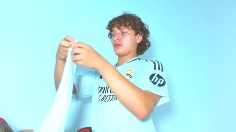 Ariel Aoir online show from April 2026 12:03:02 AM