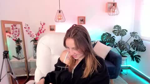 Ari  online show from December 2024 07:48:02 PM