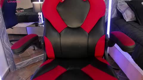 Ari Robert online show from October 2025 04:13:02 AM