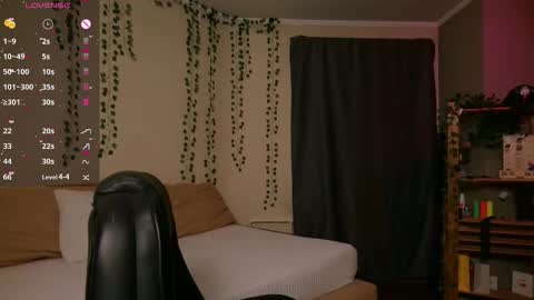 Astrid online show from October 2025 01:05:02 AM