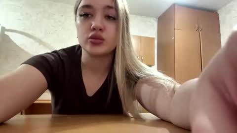 Snapshot of arlettaeavey chatting on June 2026 08:15:02 AM Kate online show from June 2026 08:15:02 AM