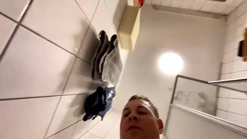 armyskater32 online show from December 2025 02:45:02 PM