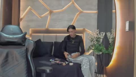 Arohom Lester online show from November 2025 10:15:02 PM