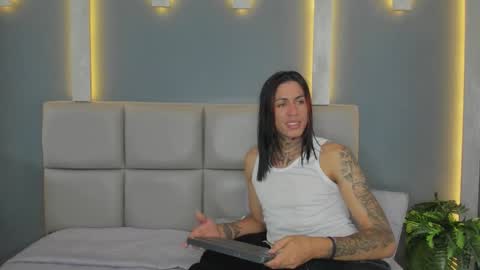 Arohom Lester online show from November 2025 11:03:01 PM