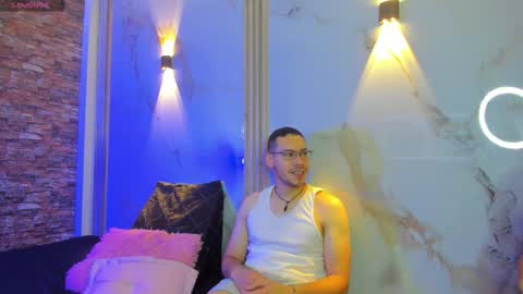 aron and molly online show from November 2025 12:33:02 PM