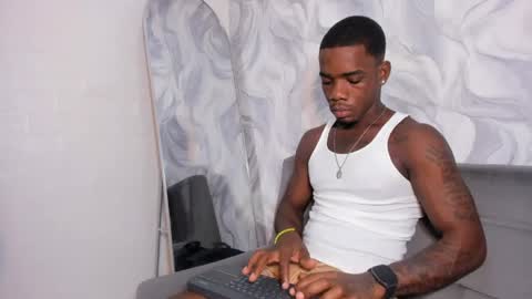 Snapshot of aron_clark chatting on April 2026 12:20:01 PM A R O N online show from April 2026 12:20:01 PM