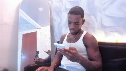 Snapshot of aron_clark chatting on April 2026 07:07:02 PM A R O N online show from April 2026 07:07:02 PM