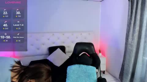 Aron cruz  online show from October 2025 01:22:02 PM