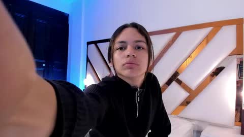 Aron cruz  online show from April 2026 01:27:02 PM