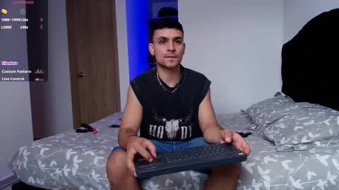 Snapshot of aron_santoro1 chatting on December 2025 08:26:01 PM Aron Santoro online show from December 2025 08:26:01 PM