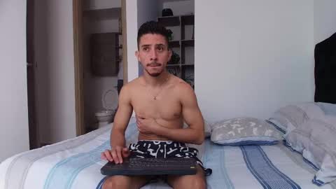 Snapshot of aron_santoro1 chatting on January 2026 03:14:01 PM Aron Santoro online show from January 2026 03:14:01 PM