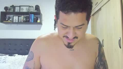 Snapshot of aronwilliams69 chatting on October 2025 01:42:01 AM ARON  Independent model  online show from October 2025 01:42:01 AM