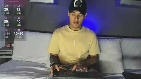 Snapshot of aroon_fit chatting on February 2026 08:27:02 PM AROON HOT online show from February 2026 08:27:02 PM