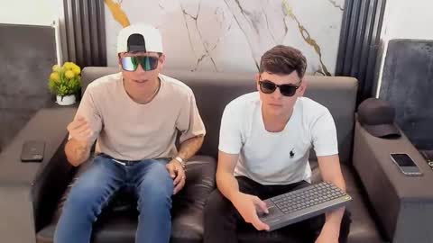 Aroon   online show from April 2026 04:06:02 AM